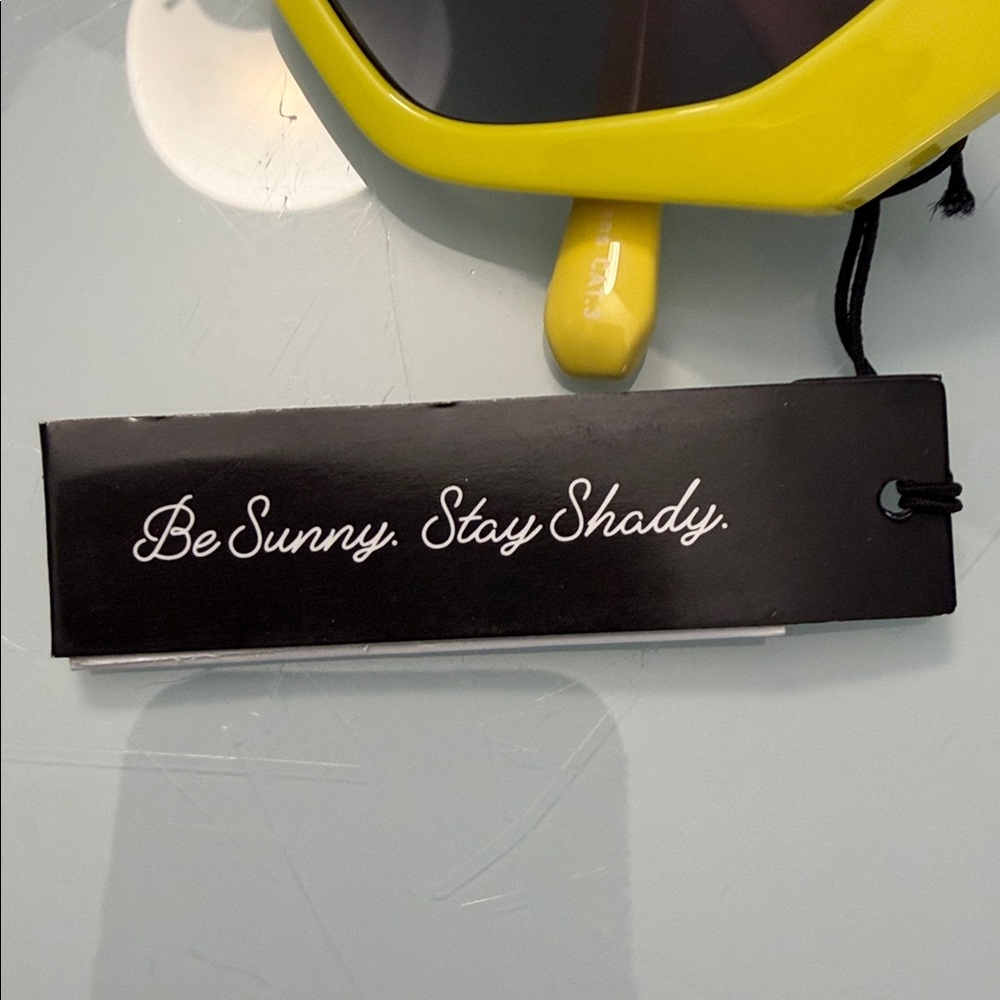 NWT Quay Yellow Sunglasses - Picture 2 of 3